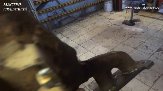 Замена фланца катколлектора на автомашине Toyota Avensis смотреть онлайн