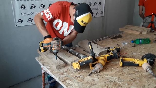 Milwaukee против Dewalt