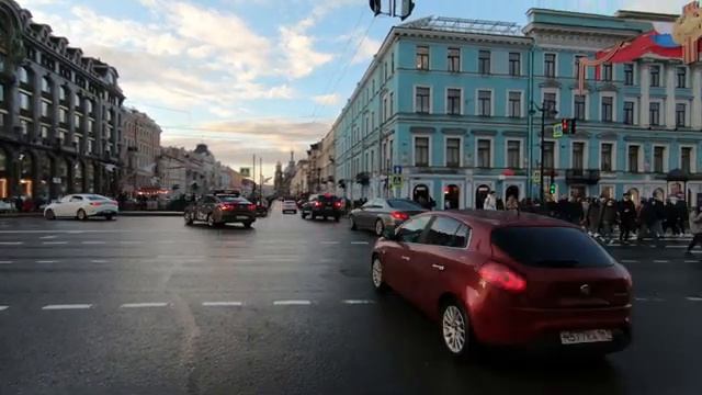 Walking In Saint Petersburg After The Rain /Nevsky Ave Before The Parade / Санкт-Петербург