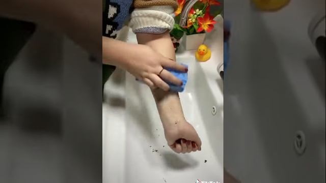 Отшелушивающая губка для тела смотреть онлайн