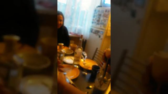 как сделать домашний молочный коктейль ( мы делаем из шоколадного и ванильного пломбира) смотреть онлайн