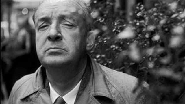 Владимир Набоков читает свое стихотворение К моей юности (Мы с тобою так верили в связь бытия…) смотреть онлайн