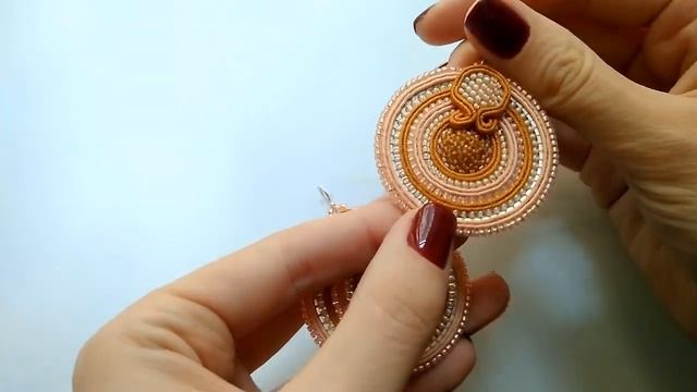 Серьги диски круглые сутажные персиковые розовые Сваровски Дайкири NataliaLuzik смотреть онлайн