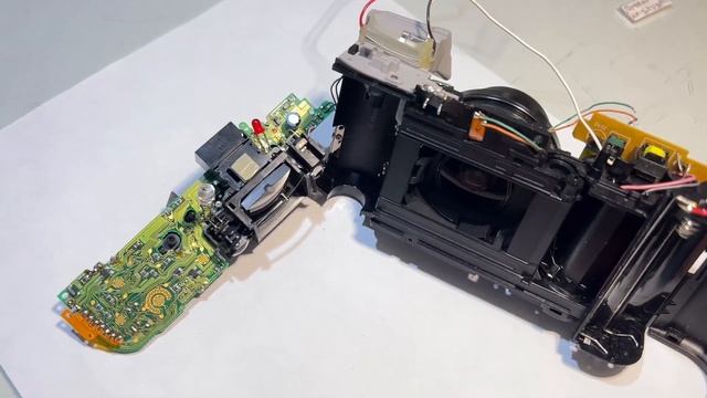 Разобрал фотоаппарат Olympus 700BF.Что там интересненькое? смотреть онлайн