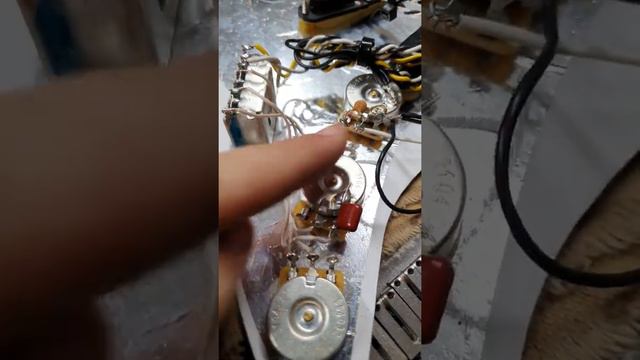 Fender Vintage Noiseless con Treble Bleed! смотреть онлайн