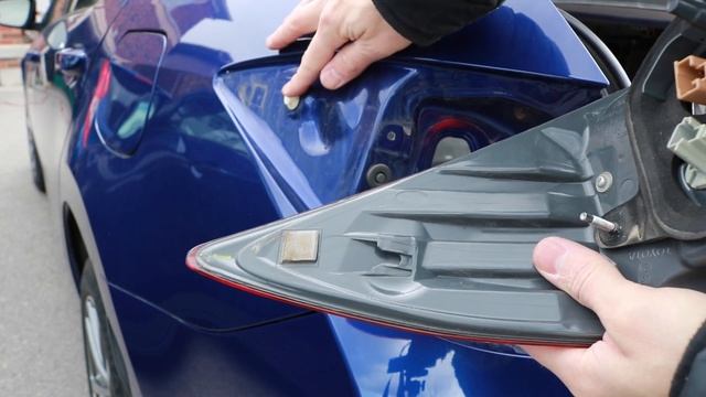 Tail Light Cover Removal, Lens Assembly Toyota Corolla 2014-2019 смотреть онлайн