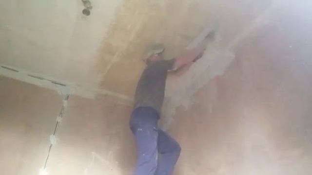 Шпатель и супер оружие снимаем известку с потолка смотреть онлайн