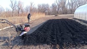 Как пахать огород фрезами,  мотоблоком