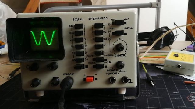 Old, Soviet-times OML-2 oscilloscope after repairation. смотреть онлайн