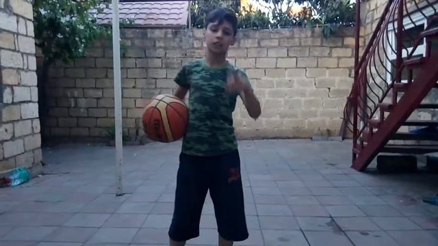 самые лёгкие трюки по баскетболу