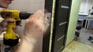 Установка защелки и задвижки в межкомнатную дверь