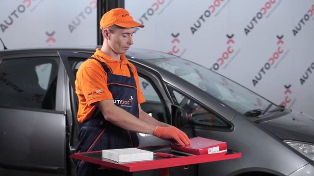 Pamoka: Kaip pakeisti Salono filtras MITSUBISHI COLT Z30