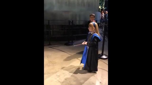 Livvy Bird Visits the Warner Brothers Studio Tour in London смотреть онлайн