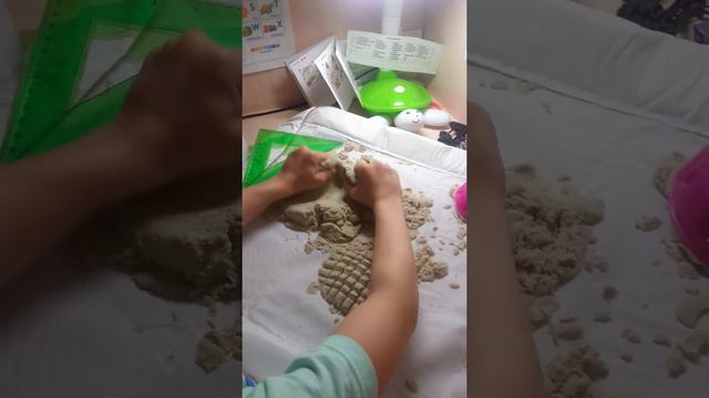 Космический пластичный песок смотреть онлайн