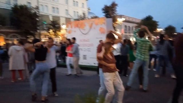 Чудесный вечер! Танцы! смотреть онлайн