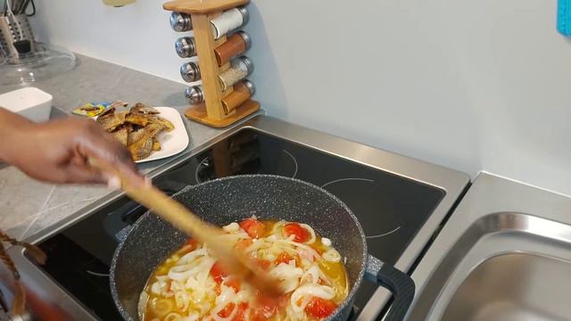 RECETTE POISSON SALÉ (MAKAYABU YA BITOYO) смотреть онлайн