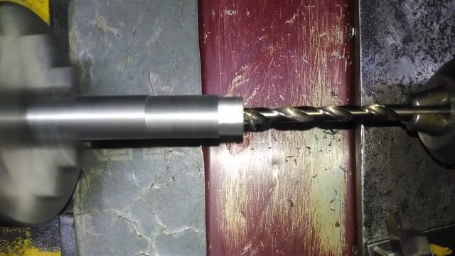 Изготовление гайки М8 / 1.25 на самодельном токарном станке смотреть онлайн