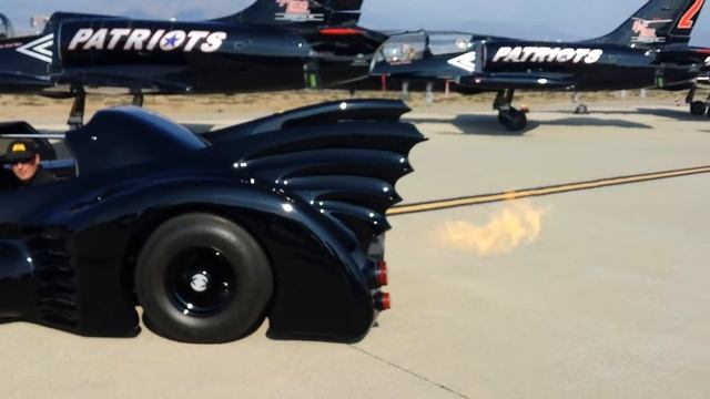 Batmobile Afterburner with the Jets on the tarmac смотреть онлайн