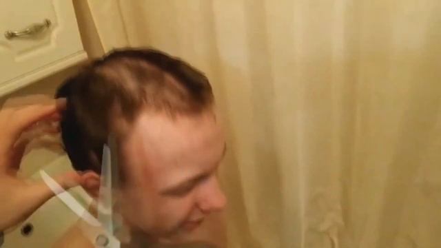 Challenge-Побрил Друга Наголо Станком! Он Лысый смотреть онлайн