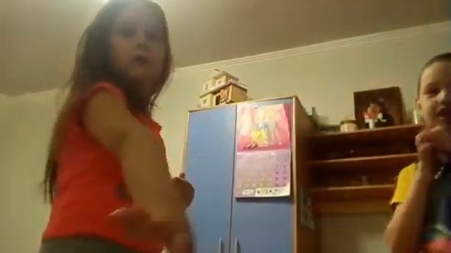 Канал Настя и Динис игра в жмурки смотреть онлайн