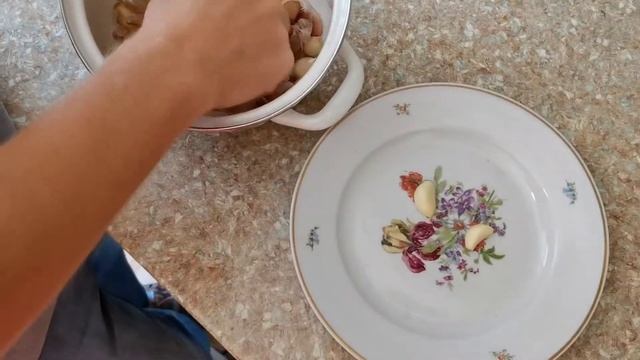 Как быстро почистить много чеснока за 10 секунд - лёгкий способ смотреть онлайн