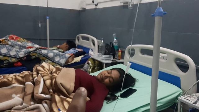 Didi ko ab thoda aram hai, sab normal hai |vlog-53 | thoda chai pila di after operation смотреть онлайн