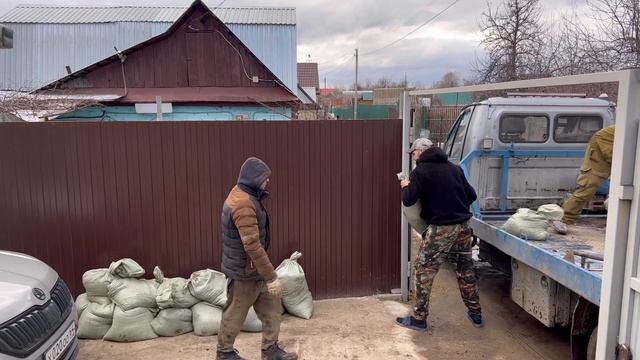 Привезли землю,перегной и песок для ГРЯДОК_47 смотреть онлайн