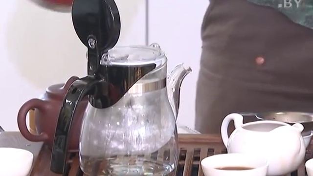 CTV.BY: Можно ли заваривать чай кипятком и в какой посуде делать это правильно? смотреть онлайн