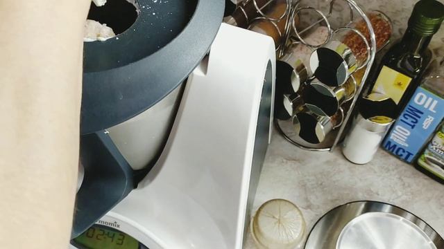 Сардельки из грудки индейки БЖУ на 100 гр Б-17.5 , Ж-8 , У-0.4 , к-150 ??? смотреть онлайн