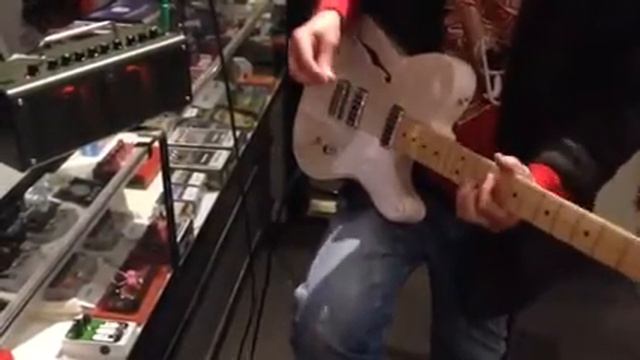 Fender Cabronita Telecaster Thinline played on a Yamaha THR смотреть онлайн