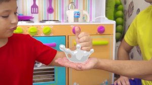 Монстр Под Кроватью - Макс и Песни для детей