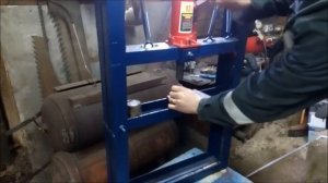 Ручной пресс из домкрата!