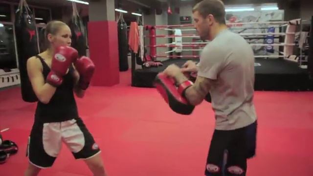 Техника удара лоу-кик и мидл-кик, работа на лапах в Тайском Боксе (Муай Тай) от Андрея Басынина смотреть онлайн