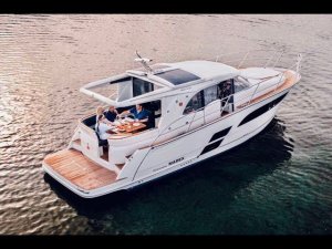 Обзор моторной яхты Marex 330 Scandinavia  часть 1