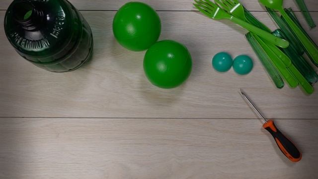 Поделки ДЛЯ САДА своими руками: КУВШИНКИ из ложек и ЛЯГУШКА из пластиковой бутылки