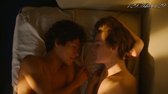 Simon & Wilhelm (Young Royals) смотреть онлайн