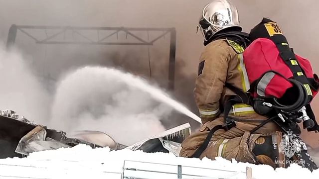 Пожар на складе Wildberries в Шушарах (Санкт-Петербург) смотреть онлайн