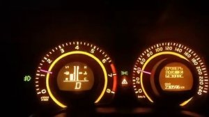 Toyota Corolla Глючит панель приборов .