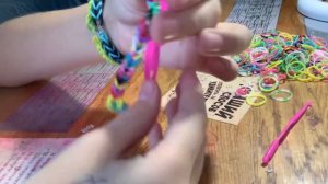 ~Как сделать самый обычный браслет из резиночек~