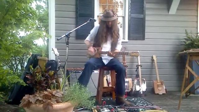 Justin Johnson on the Homegrown Strings Resonator 4 String CBG смотреть онлайн