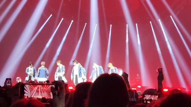 Domino - STRAY KIDS (2/26/2023) - Fort Worth, Texas. MANIAC WORLD TOUR смотреть онлайн