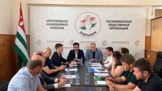 Лаша Шамба о передачи в собственность России госдачи в Пицунде смотреть онлайн