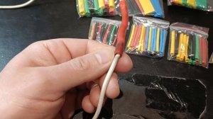 Одеваем термоусадочную трубку на зарядку для телефона