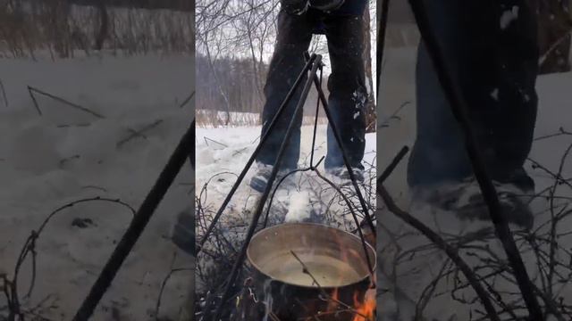 Чай в лесу на костре зимой 2 смотреть онлайн