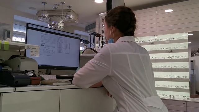 МОЯ РАБОТА || обязанности в оптике || что делает оптик-консультант?! смотреть онлайн
