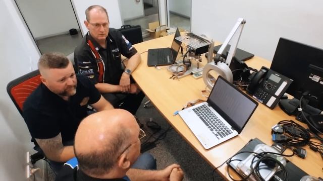 300 Gets More POWER! смотреть онлайн