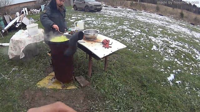тест драив самодельной печки, чугунной сковородки и достаем картошку смотреть онлайн