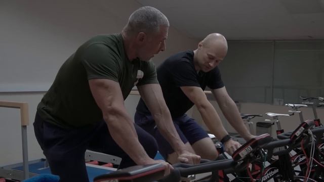 На что способны ноги велосипедиста! Жим ногами в 8 раз больше собственного веса. смотреть онлайн