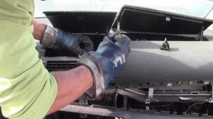 Volkswagen Sharan 2002 Бардачок  . Как снять центральный дефлектор с бардачком ?