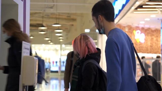 "А как он работает?": Кирилл отвечает на вопросы прохожих о бионическом протезе VINCENT смотреть онлайн